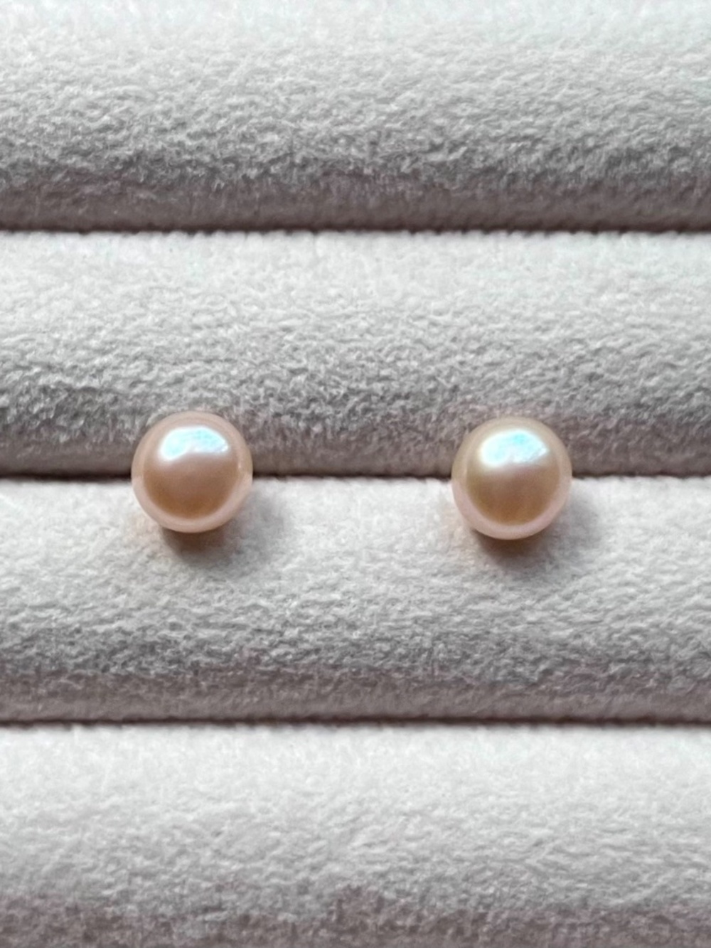 E085 | Genuine Freshwater Champagne Pearl Studs